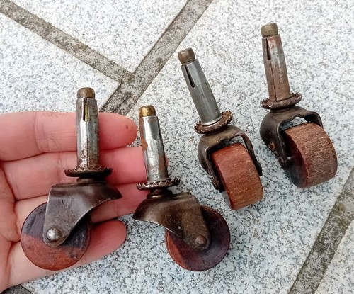Anciennes roulettes roues - /,