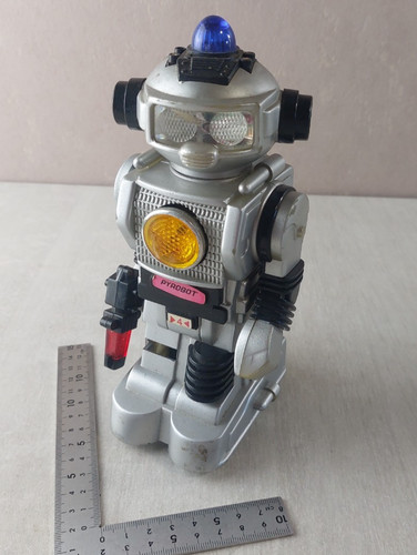 Ancien robot pyrobot - robot,