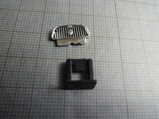  SOLIDO-PIECES-DETACHEES-  Renault 4L Calandre + plaque arrière  (LogIJ)