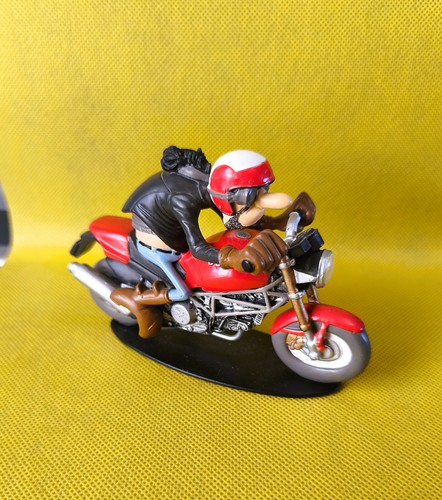 Superbe figurine résine - superbe,