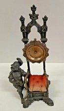 porte montre soldat avec chaise en métal