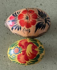 2 oeufs de collection en bois