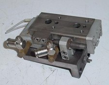 Vérin pneumatique sur rail