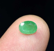 0.75 Cts. Pierre précieuse en