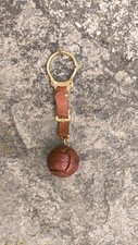 PORTE CLE CUIR SPORT BALLON DE FOOTBALL VINTAGE ANNÉES 60 BE