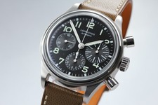 [Boîte, papier] Montre
