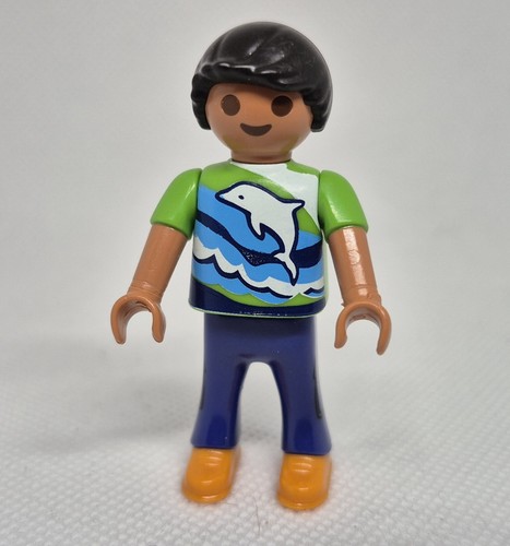 Enfant garcon vert avec tee - en,