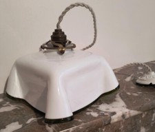 Suspension ancienne en opaline blanche et liseré vert