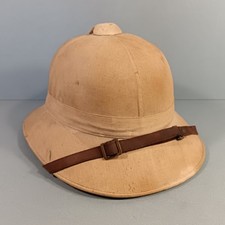 CASQUE COLONIAL EN TOILE BEIGE ET LIEGE DE TYPE ANGLAIS FABRICATION FRANCAISE
