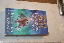 JEAN M. AUEL--LES ENFANTS DE LA TERRE Tome 3-les chasseurs de mammouths--POCKET