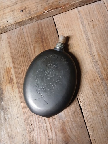 Petite flasque militaire