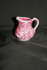 Pichet ancien en barbotine