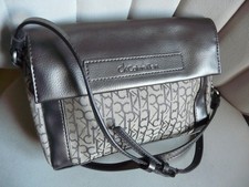 JOLI SAC/ POCHETTE PORTE EPAULE OU MAIN CALVIN KLEIN