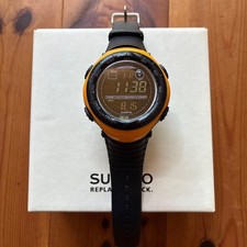 Montre numérique SUUNTO jaune/noir extérieur