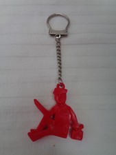 PORTE CLE EN CAOUTCHOUC  BONHOMME GARAGISTE ELF ROUGE