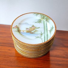 Japon. Kutani. 15 assiettes à dessert porcelaine décor polychrome or paysages