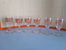 6 petits verres à pied