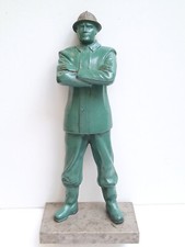 Sculpture régule patiné figurant un POMPIER Français - 1970 - Statue soldat feu