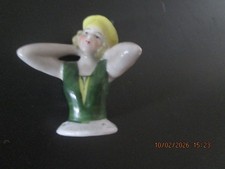 ANCIENNE DEMI FIGURINE POUPEE