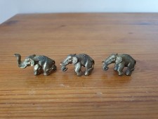 Ensemble de trois figurines