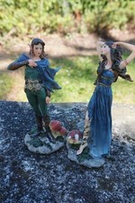 60769  2  FIGURINE STATUETTE