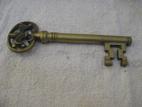 Tire bouchon bronze - tire,