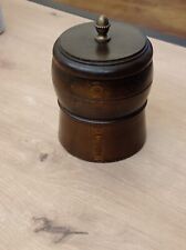 Ancien petit pot en bois avec couvercle – bouton métal – 9 cm – 250 gDescripti