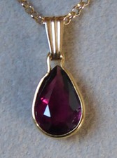 Beau pendentif Grenat
