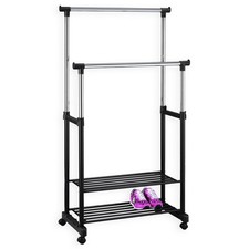 Portant vêtement sur