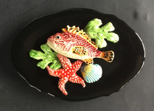 Vallauris, plat ovale Trompe l’œil « Rascasse, coquillage , étoile de mer »