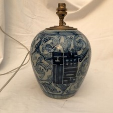 POT A GINGEMBRE MONTE EN LAMPE PORCELANE BLEU / BLANC      INV 12019