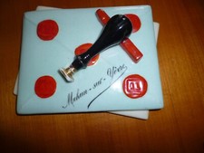 Presse papier en trompe l'oeil  en porcelaine - inscription Mehun sur Yèvre -