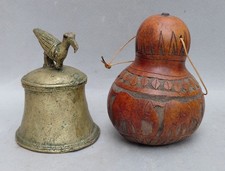 LOT D'UNE CLOCHE ET D'UNE