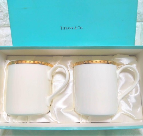 Paire tasses - de, à