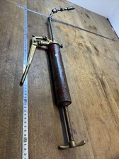 n° 13 Old tool /  outil ancien  pompe à graisse de  voiture  TRACTEUR  machine