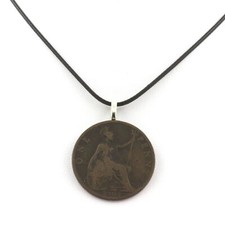 Collier pièce de monnaie Royaume-Uni 1 penny Victoria ""old head"" Cordon noir.