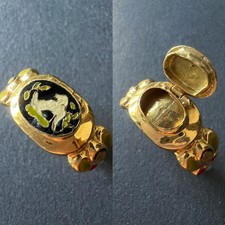 Vintage 18K gold enamelled secret box dog ring