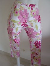 SUPERBE PANTALON NEUF MARQUE " ANTONELLE " BLANC IMPRIME FLEURS ROSE TAILLE 42