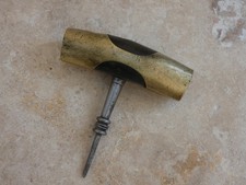 Coup de poing gibelet, outil ancien  de vigneron