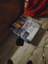 pouf en cuir à vendre 35 cm de hauteur environ peut se plier complètement