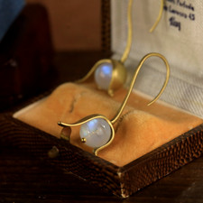 Boucles d'oreilles Crochet Long Doré Pétale Perle Pierre de Lune Art Nouveau DZ2