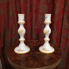 Paire de bougeoirs faïence