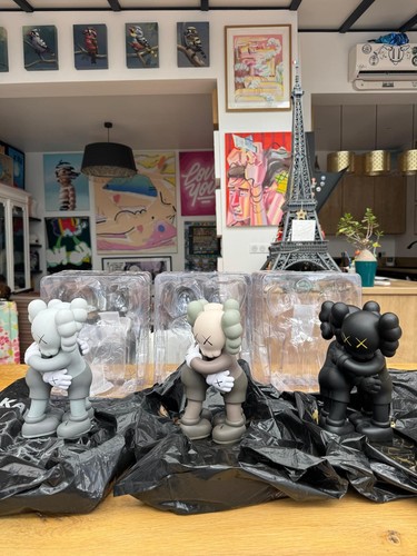 Kaws set grey brown black - x3,