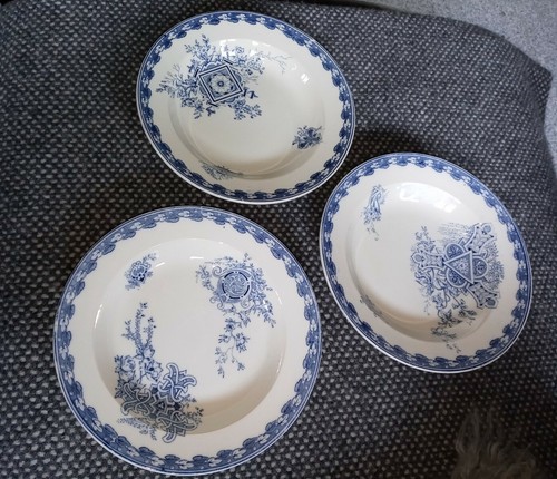 Trois anciennes magnifiques - et,