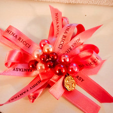 Broche fait main avec ruban