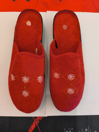 Chaussons rouge neuf - chaussons,