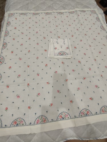 Jolie petite nappe - ancienne, et