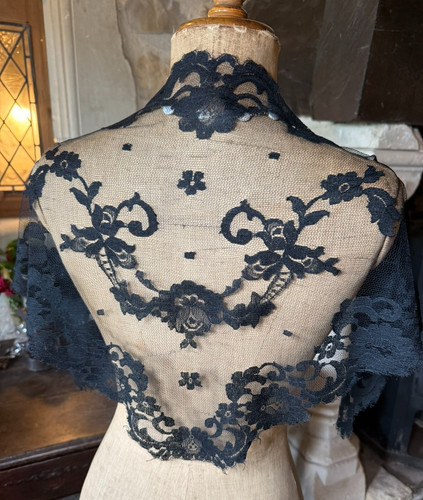Dentelle ancienne fichu - -,