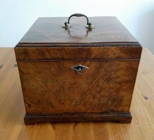 Grand Coffret +/- carré bois avec plaquage ronce de noyer 19e siècle