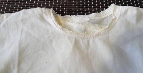 Brassière ancienne bébé